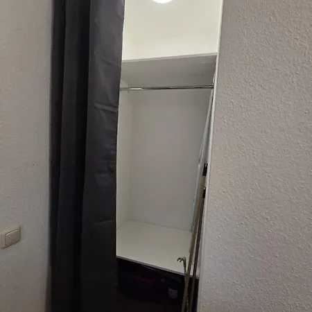 Stylische Flat Mit Franzoesischem Balkon1 All-in 5g 아파트